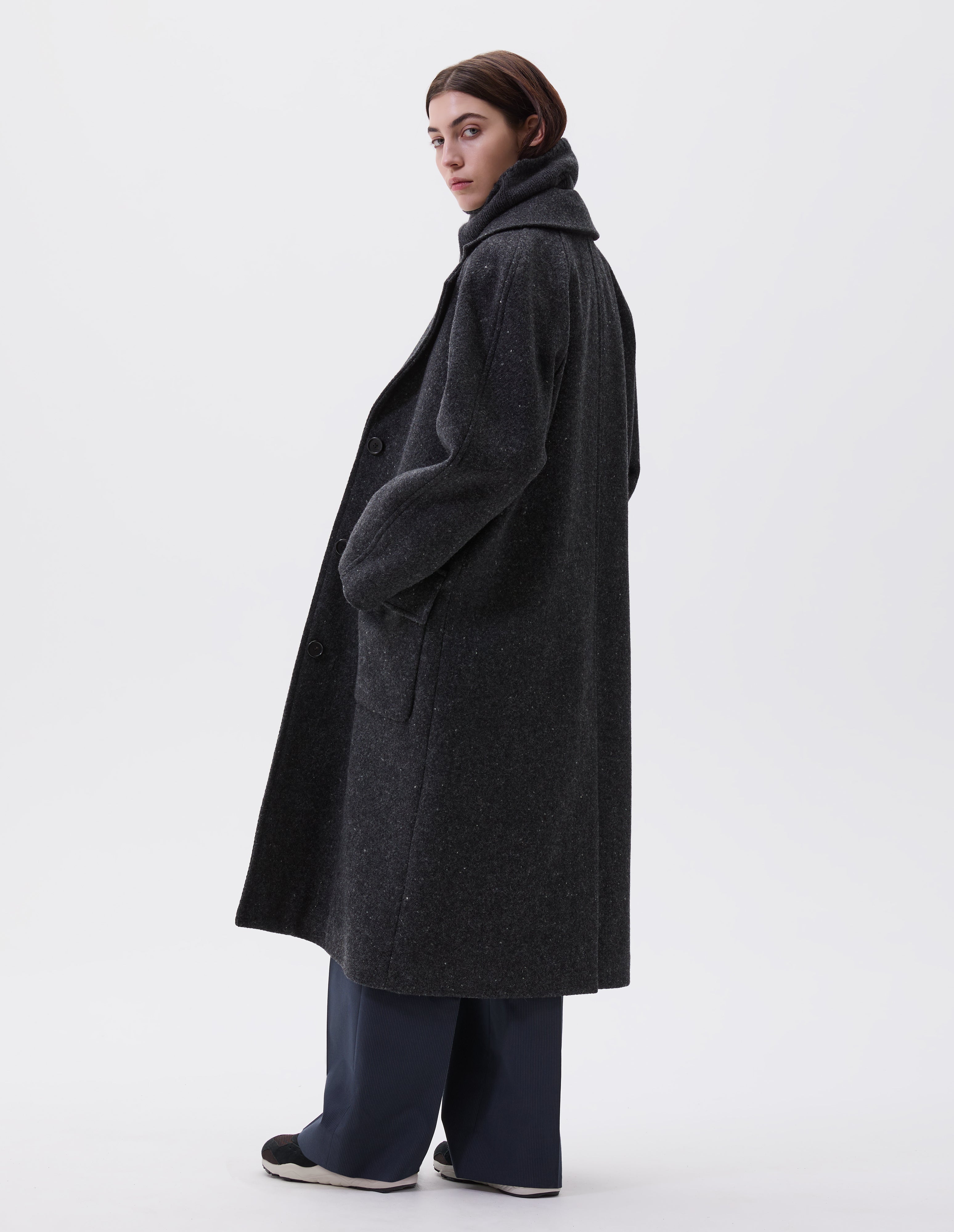 MARGARET HOWELL 2023 ： DOUBLE FACE WOOL Charcoal heavy British wool Raglan Overcoat | Margaret Howell