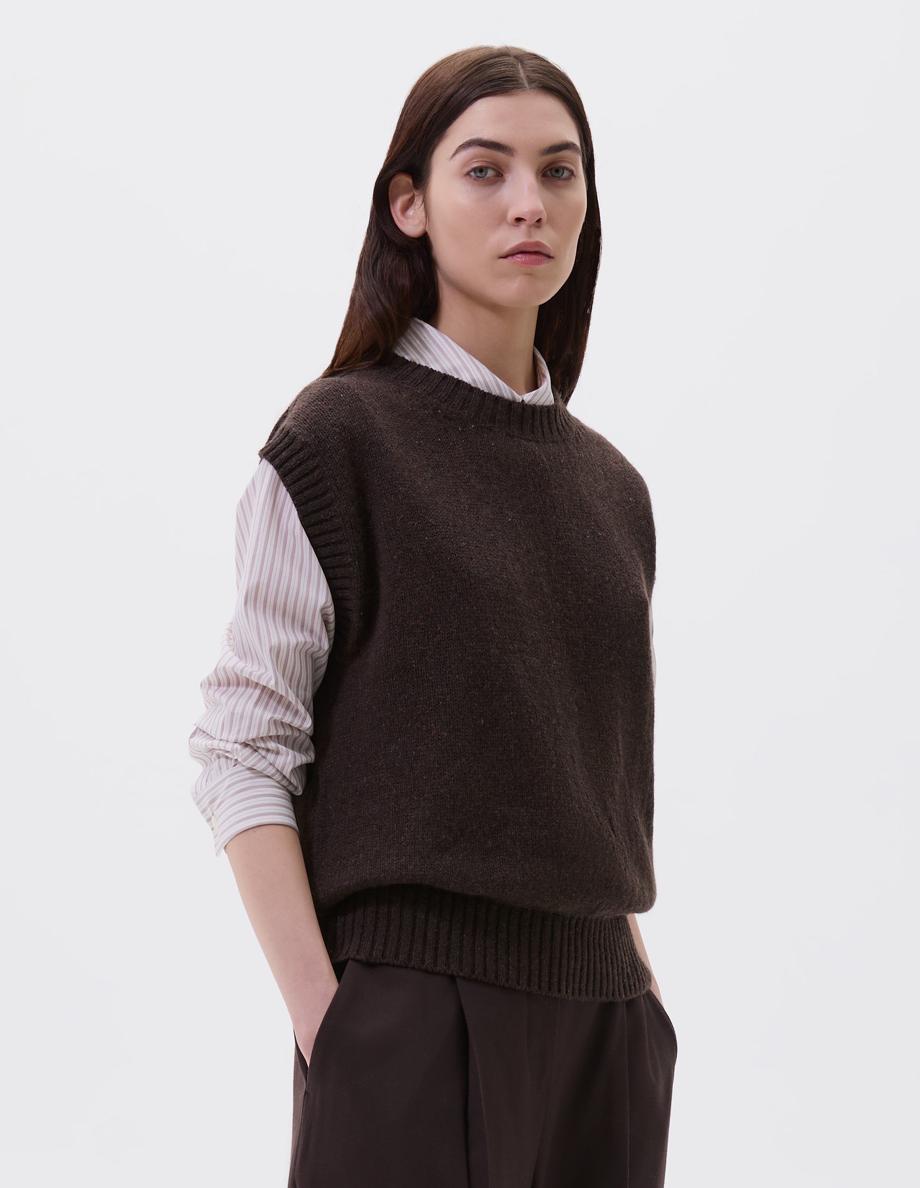 MARGARET HOWELL ニットベスト Dark brown merino cashmere silk Boxy Crew Slipover | Margaret Howell