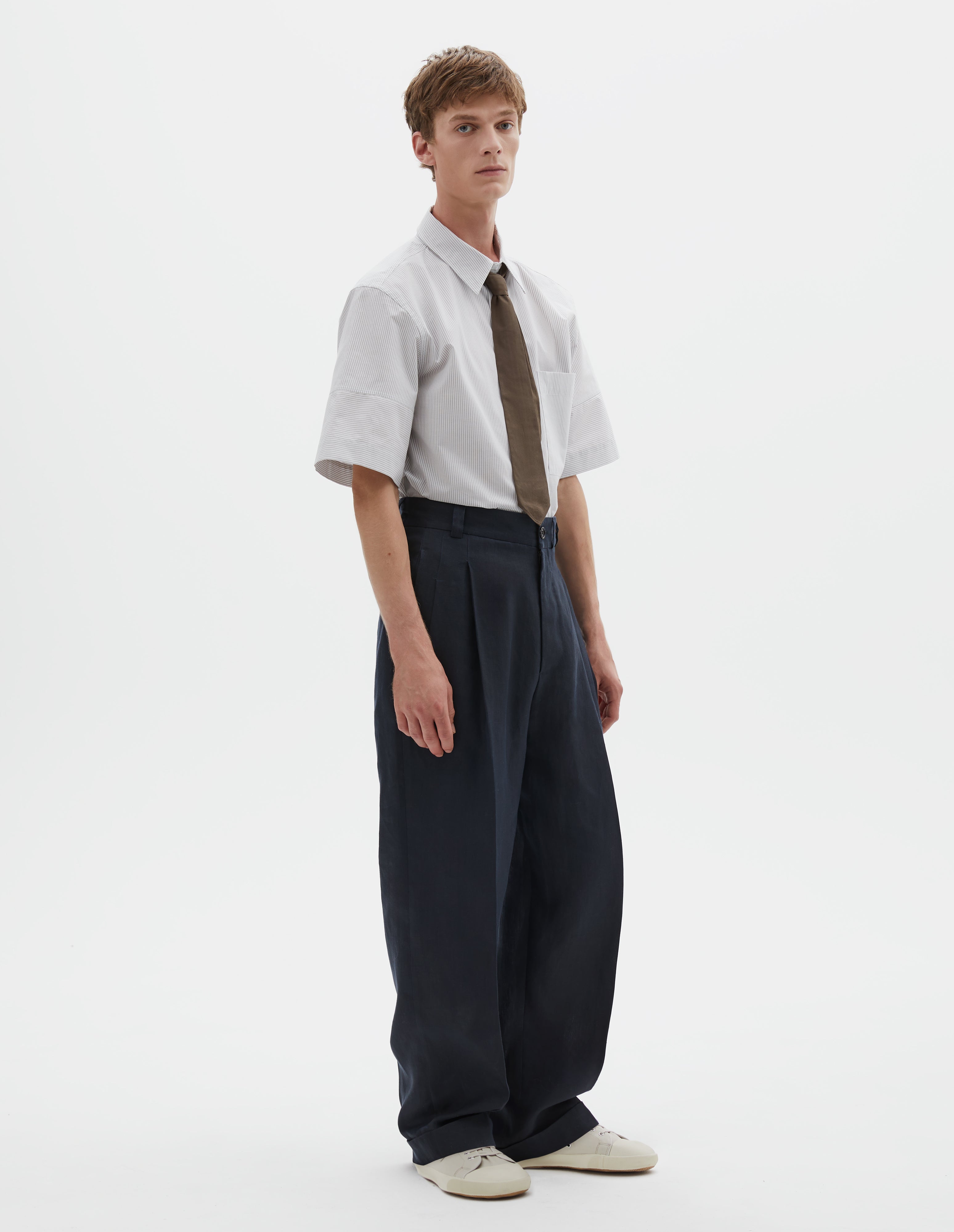 Ink dry linen plainweave Stitch Pleat Trousers | Margaret Howell