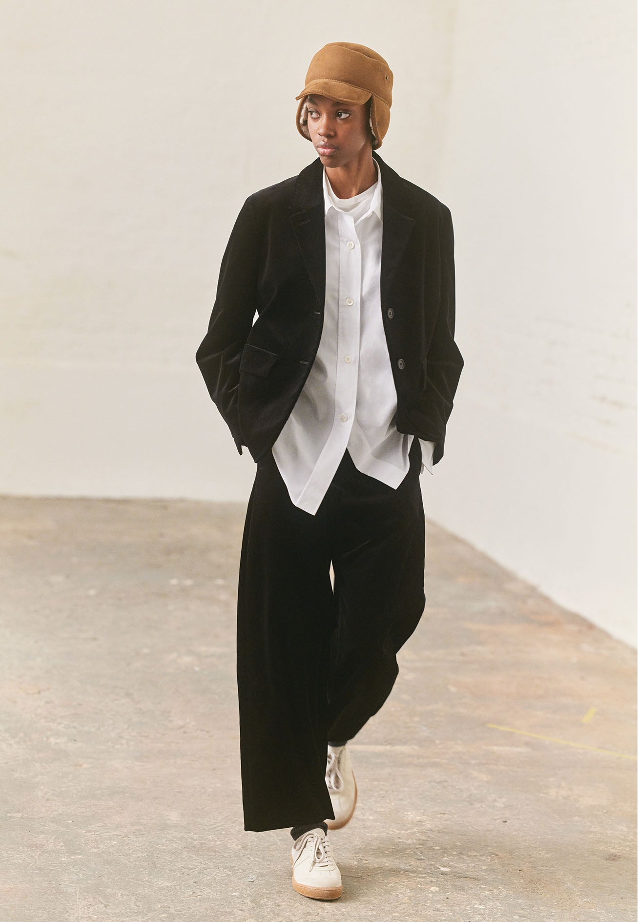 MARGARET HOWELLベルベットジャケット Black cotton velvet Flap Pocket Blazer | Margaret Howell