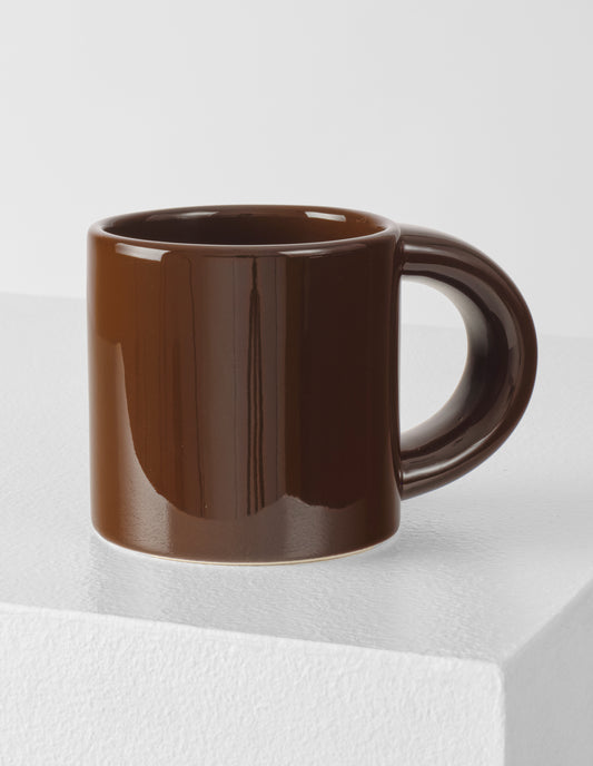 A single brown Bronto mug with the high gloss glaze bringing our attention to the exaggeratedly chunky handle.