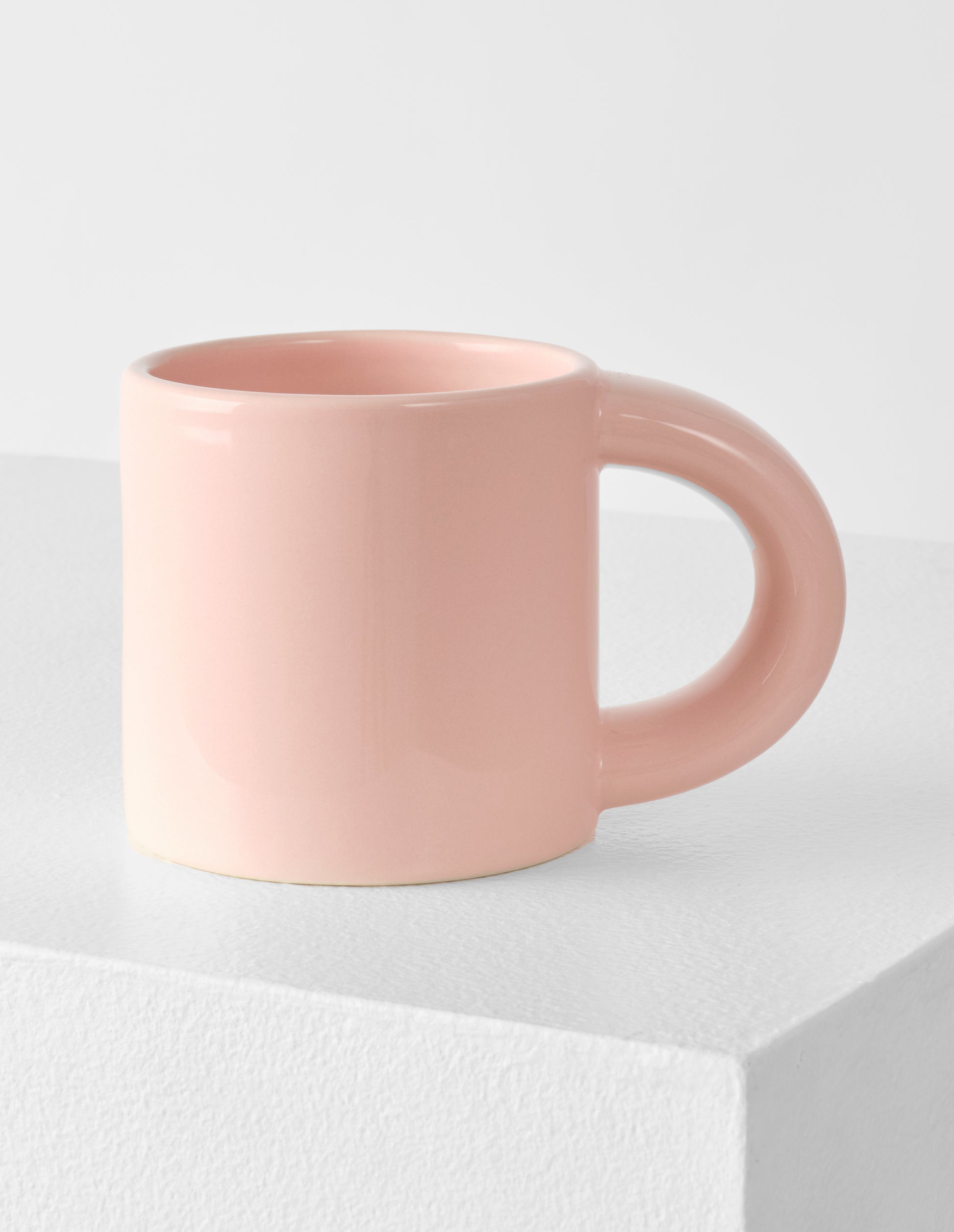 A single pink Bronto mug with the high gloss glaze bringing our attention to the exaggeratedly chunky handle.