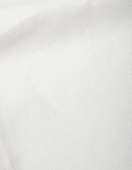 A close up view of the huckaback linen's patterned weave bath towel in ivory.