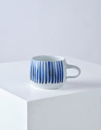 KASUMASA TAMAKI CUP WITH HAND PAINTED STRIPES | PORCELAIN | BLUE AND WHITE STRIPED