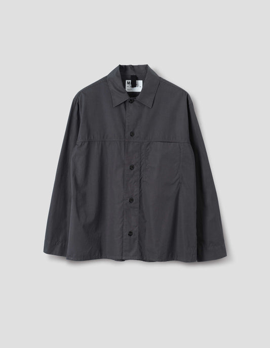 MHL. FRONT YOKE SHIRT | COMPACT COTTON POPLIN | ASPHALT