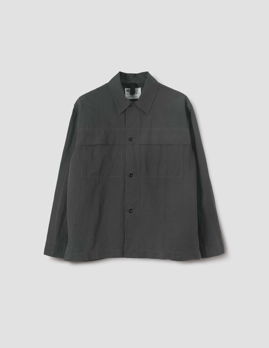 MHL. STORM FLAP SHIRT | DRY COTTON LINEN | CARBON