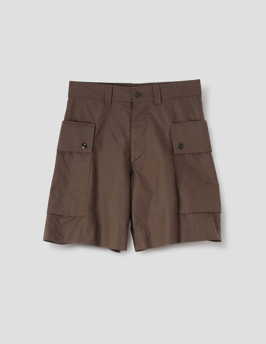 Brown cotton shorts with cargo pockets, belt loops and corozo brace button closure. Front flat lay view. 