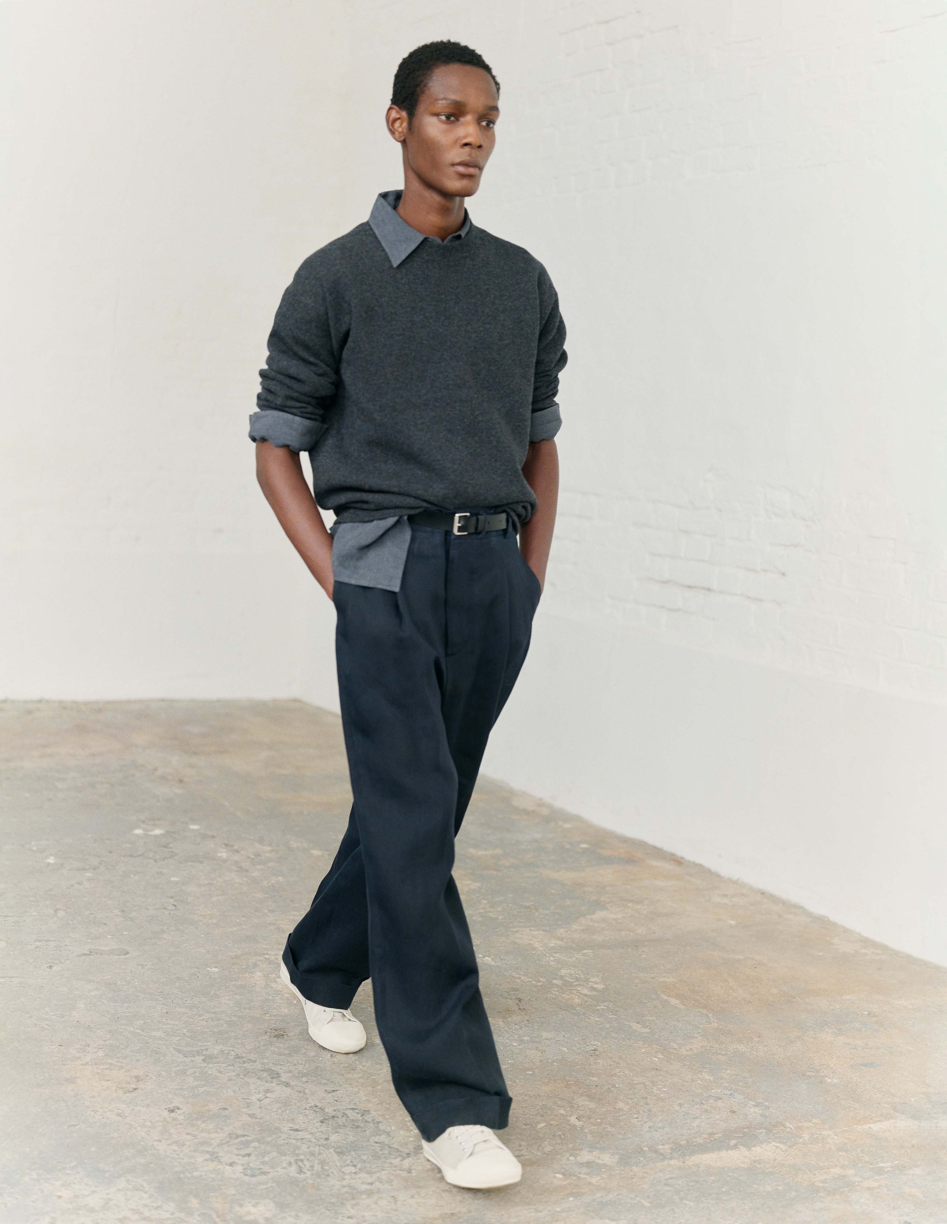 MARGARET HOWELL スラックス Ink dry linen plainweave Stitch Pleat Trousers | Margaret Howell