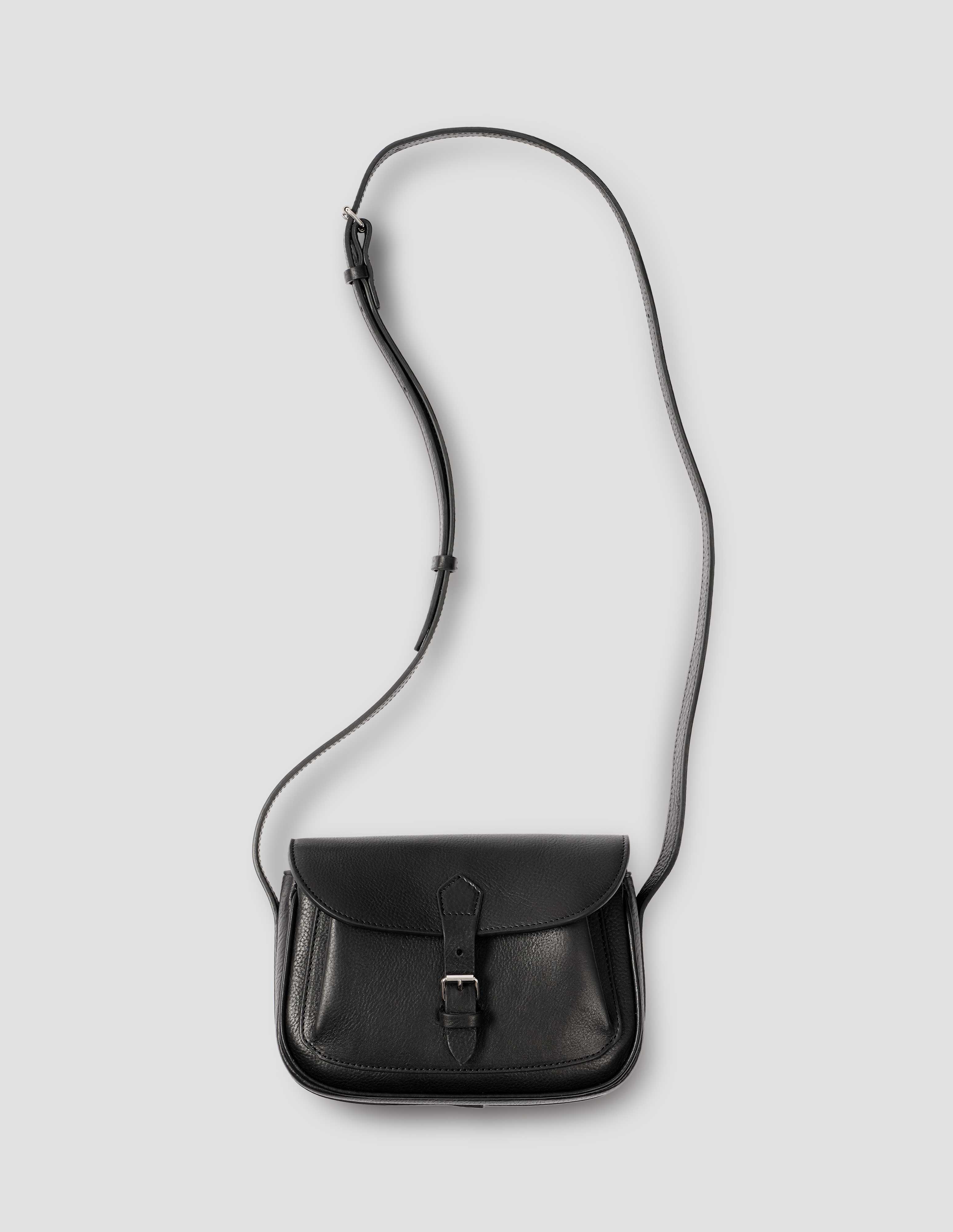 【英国製】MARGARET HOWELL レザーショルダーバッグ ブラック 中古・古着通販】MARGARET HOWELL (マーガレットハウエル