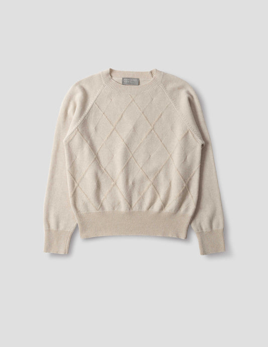 Light beige merino cashmere jumper with textural argyle design, fully fashioned raglan sleeves with ribbed cuffs and ribbed hem. Front flat lay view.